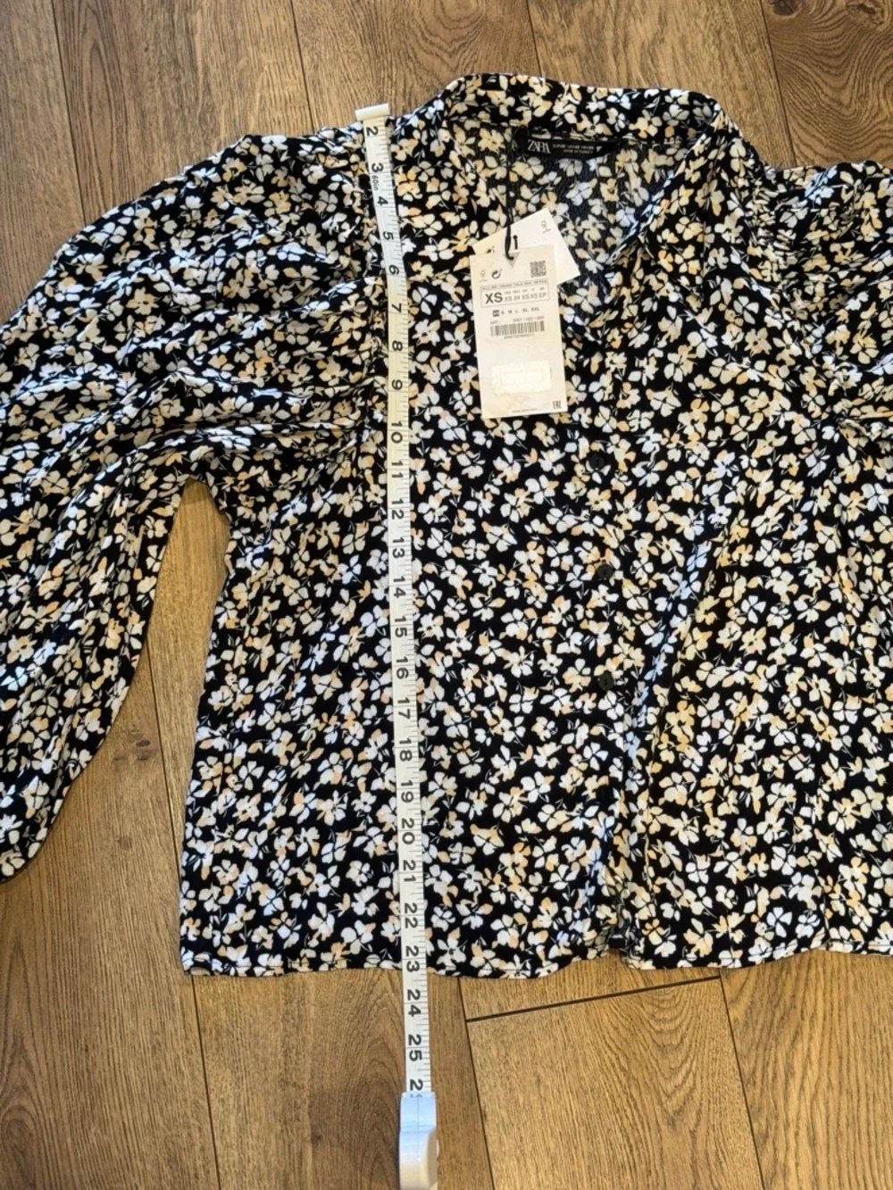 NEW Women’s Zara Black, White and Tan Floral Button-Front Puff-Sleeve Blouse